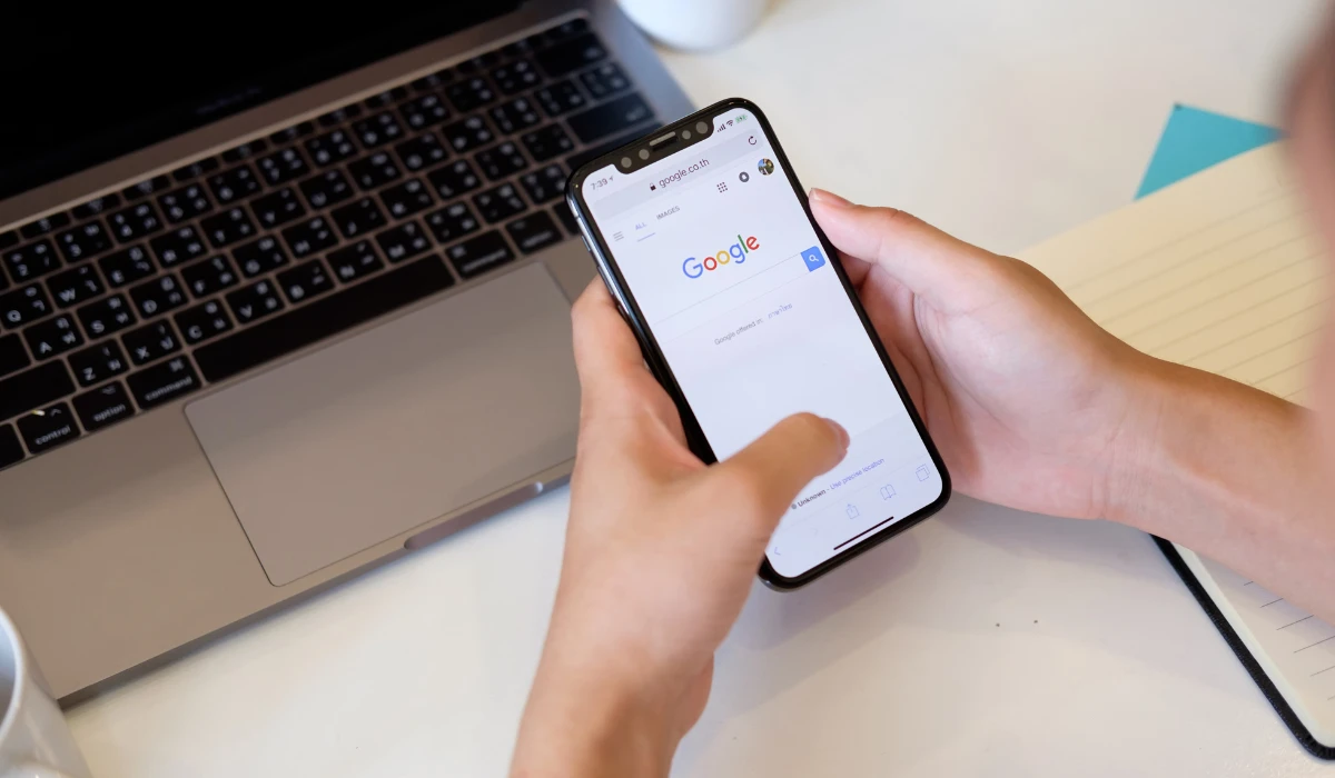 Visual guide on optimizing Google search results for better visibility and effective information retrieval.